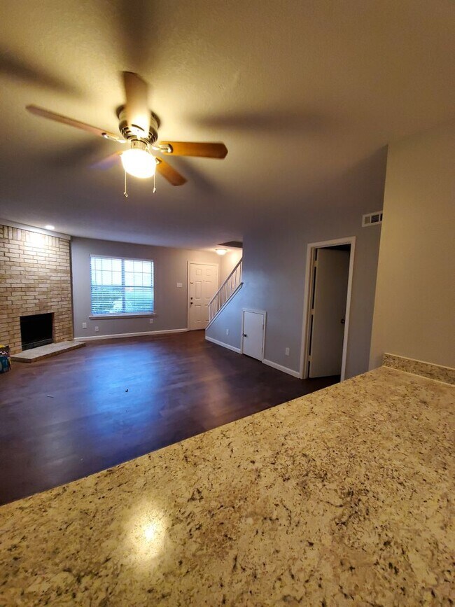 Building Photo - 102 Austin Stone Dr