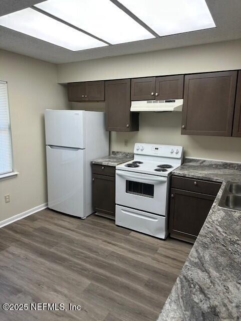 Building Photo - 1693 Dogwood Cir