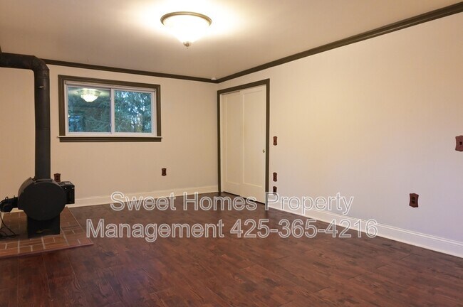 Building Photo - 1338 N 152nd St