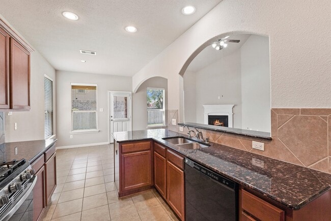 Building Photo - 115 Black Swan Pl