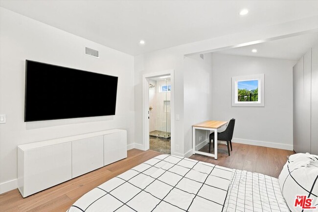 Building Photo - 1027 Ravoli Dr