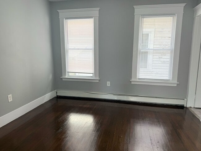 Building Photo - 135 Pendleton St