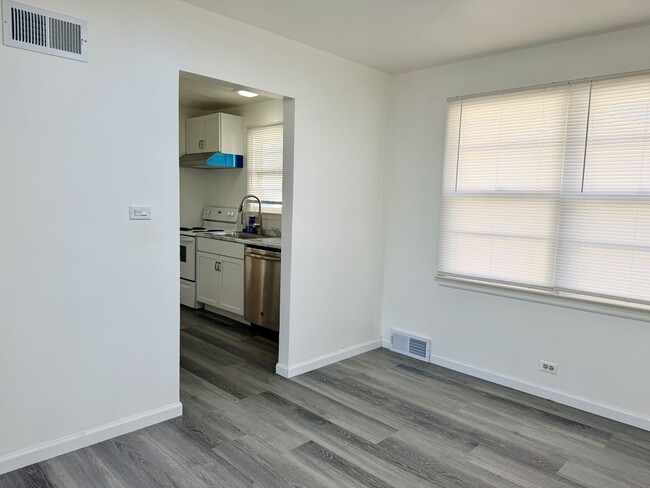 Building Photo - 308 S Division St