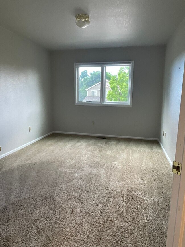 Building Photo - Beautiful Two-Story Home in Cul-de-sac