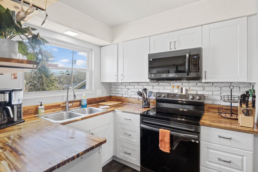 Building Photo - 7540 Chatham Cir