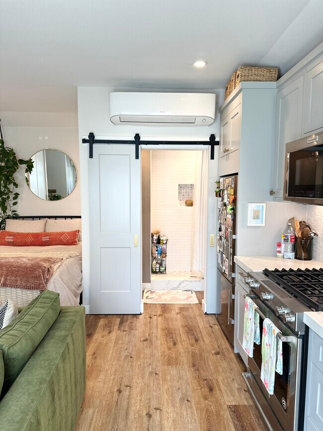 Building Photo - 2933 Midvale Ave