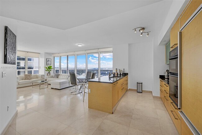 Building Photo - 1830 S Ocean Dr