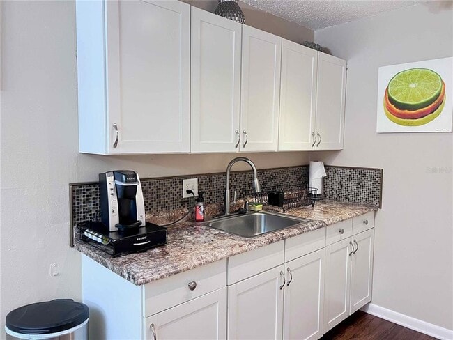 Building Photo - 1700 SW 16th Ct