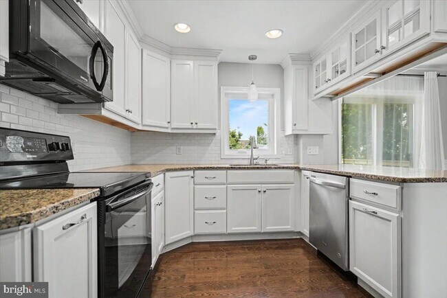Building Photo - 749 S Matlack St