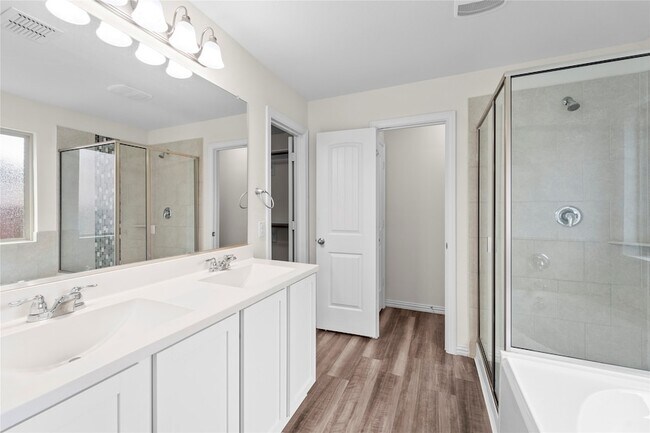 Building Photo - 1357 Rembrandt Dr