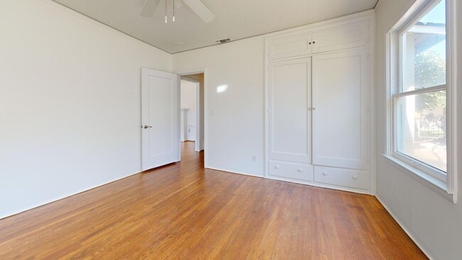 Building Photo - 1481 N Adoline Ave