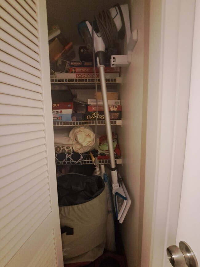 Building Photo - 1839 Fairview Villas Dr