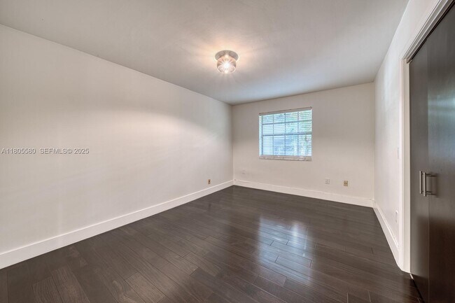 Building Photo - 1442 Coruna Ave