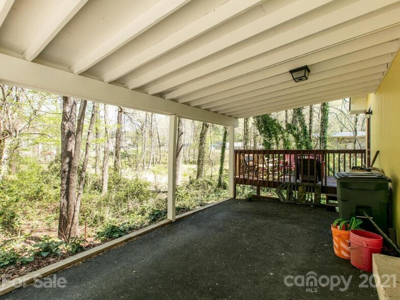 Building Photo - 121 Carolina Dr