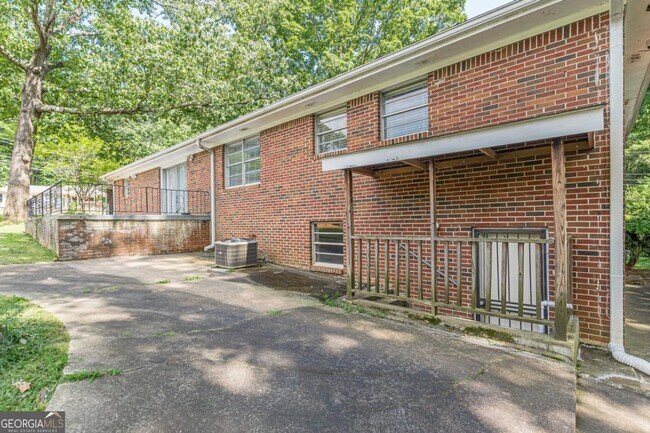 Building Photo - 2416 Timber Ridge Ct