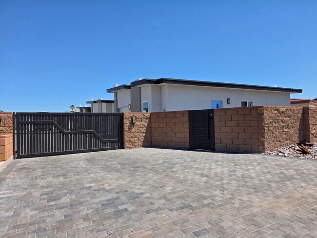 Building Photo - 370 Riverfront Dr