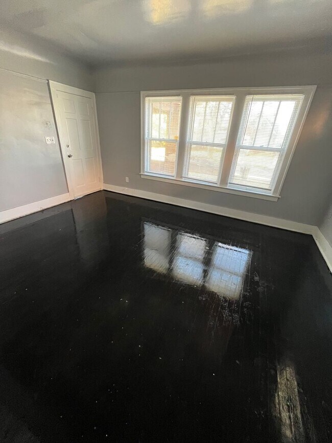 Building Photo - 14434 Mettetal St