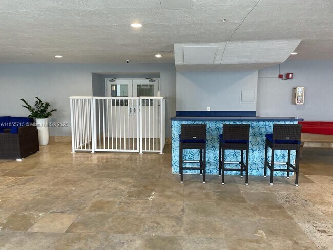 Building Photo - 170 SE 14th St