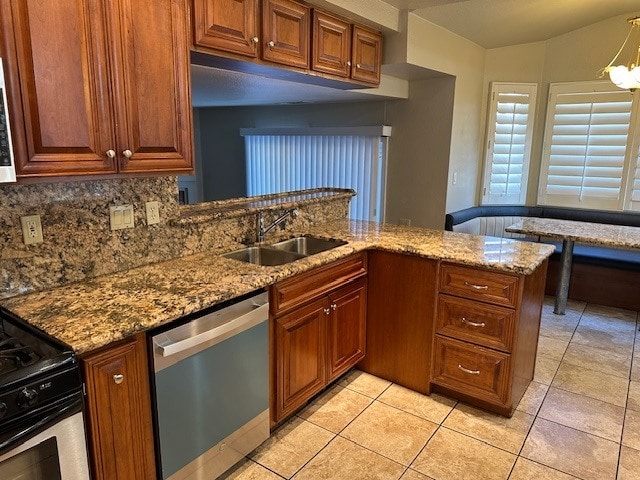 Building Photo - Modesto 5 Bedroom 3 Bathroom with a Pool