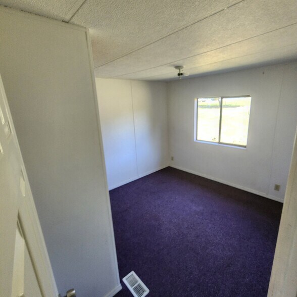 Building Photo - 881 SW Pucker Huddle Rd