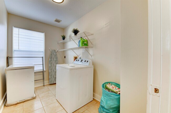 Building Photo - 3818 E Traditions Ct