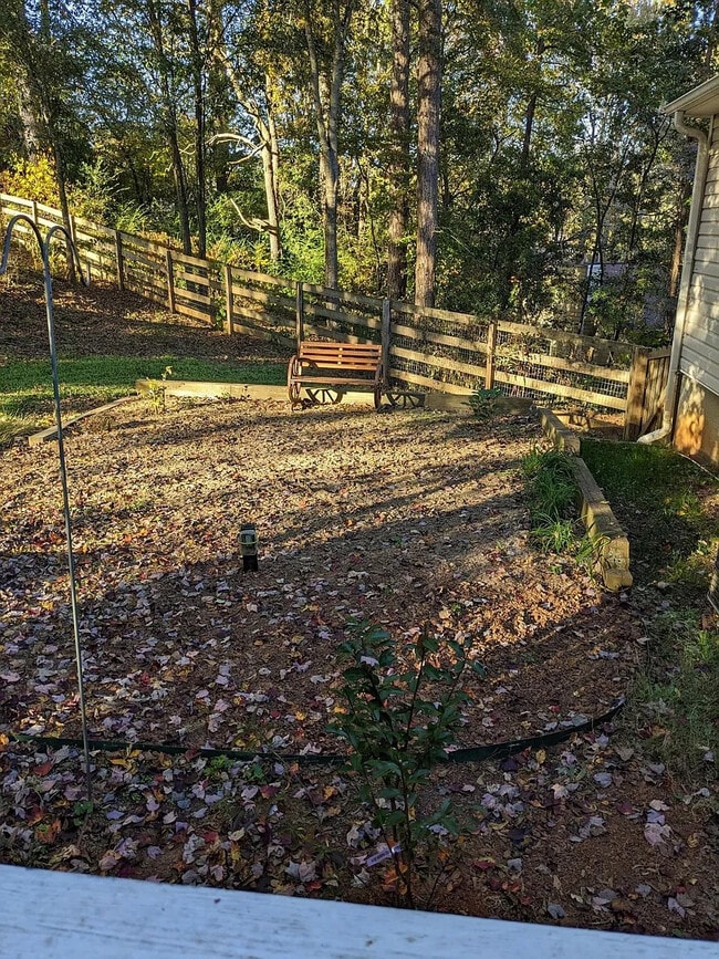 Building Photo - Room in House on Karl Ct