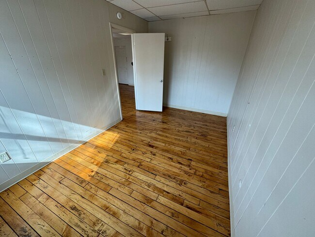 Building Photo - Apartment