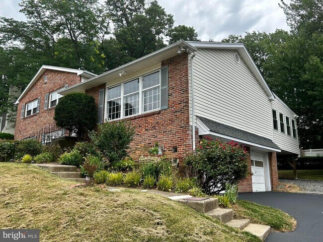 Building Photo - 287 Anderson Rd