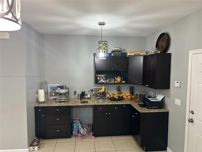 Building Photo - 2947 St Thomas Dr