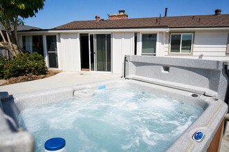 Building Photo - JACUZZI!! MASSIVE 5 BED 3 BATH HOME ON 63rd