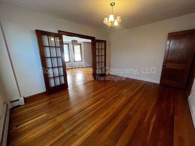 Building Photo - 19 Pulaski St