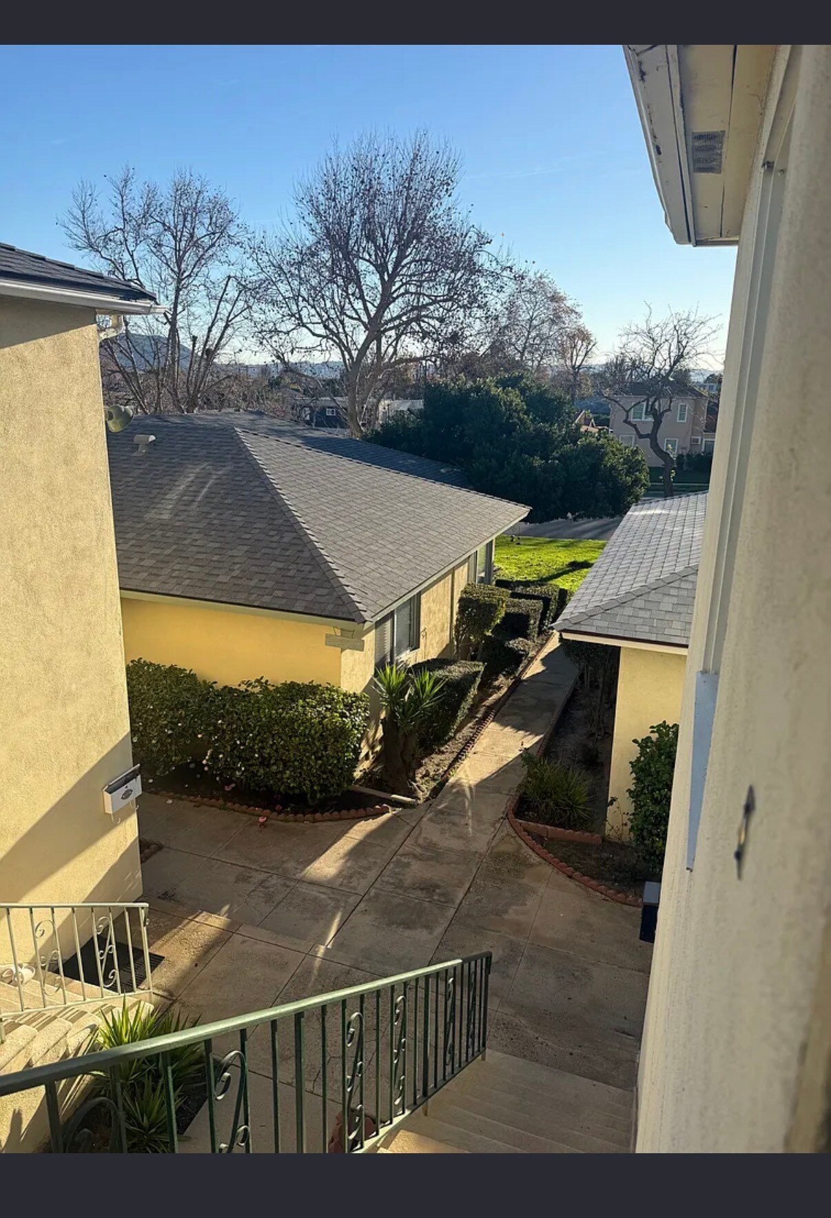 Building Photo - 2514 N Glenoaks Blvd