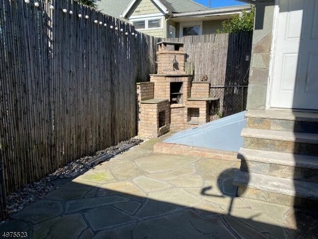 Building Photo - 1 Grey Rock Ave