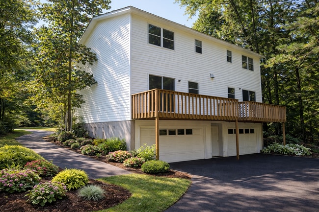 Building Photo - 846 School Rd