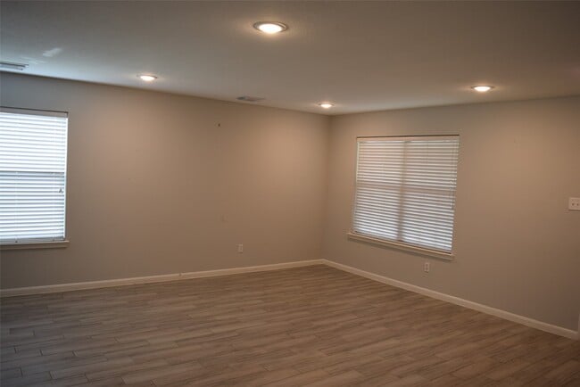 Building Photo - 15510 Liberty Bluff Dr