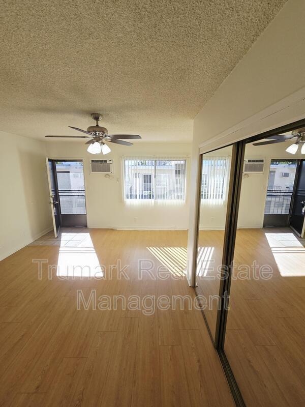 Building Photo - 345 E Tujunga Ave