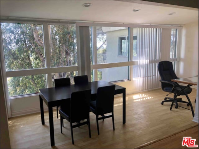 Building Photo - 1402 N San Remo Dr