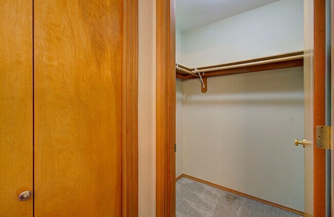 Building Photo - Moore 12918 &amp; 5000