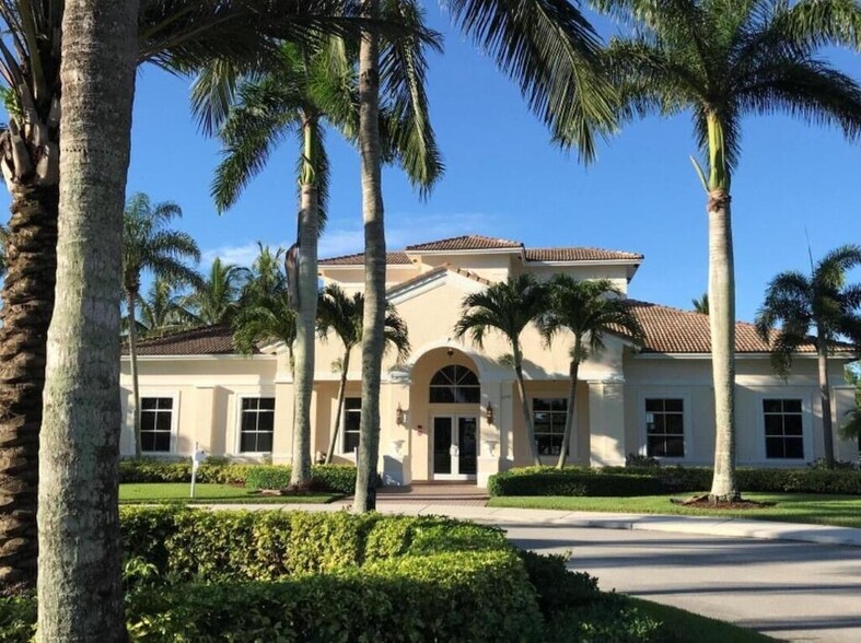 Building Photo - 8171 Bellagio Ln