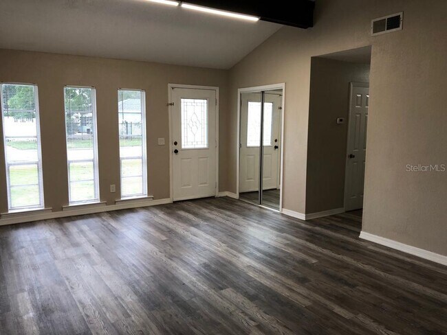 Building Photo - 127 Toluca Dr