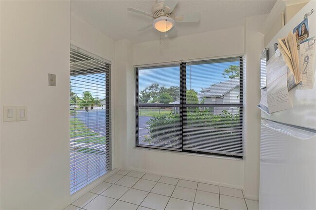Building Photo - 952 N Beneva Rd