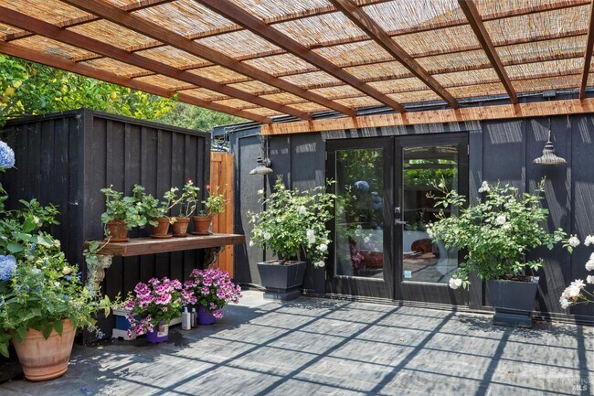 Building Photo - 307 Bodega Ave