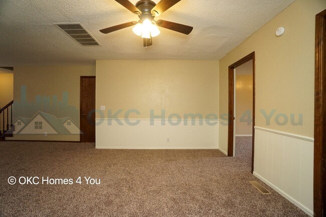 Building Photo - Townhouse with 3 beds and 3 baths!