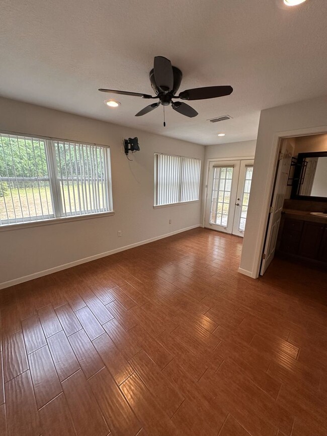 Building Photo - ~ 3/2/1 For Rent in Midtown Tyler ~