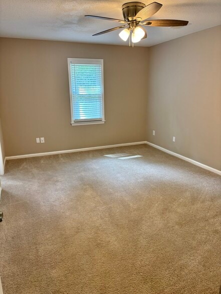 Building Photo - 548 Kenton Dr