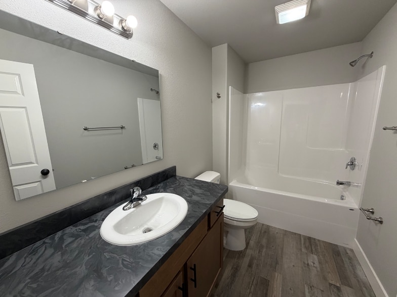 Building Photo - 1333 Lynn Ave