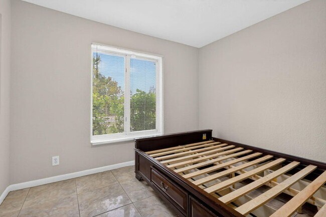 Building Photo - 2208 Evans St