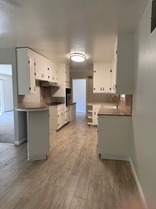 Building Photo - Spacious Waverly Park Home - Open House Fr...