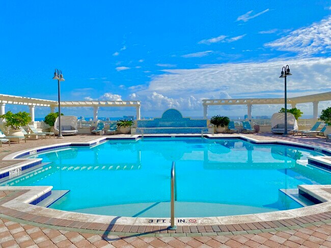 Building Photo - 511 SE 5 Ave