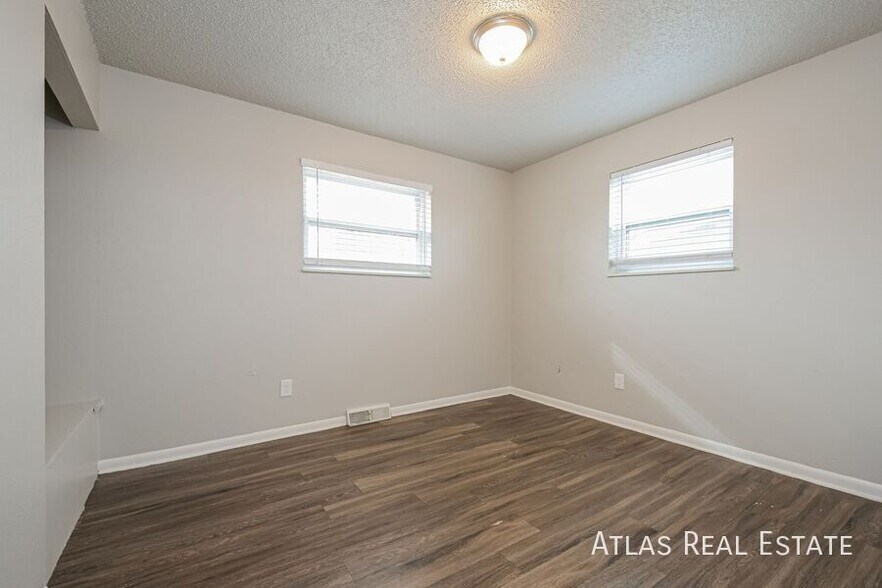 Building Photo - 10290 Benton St